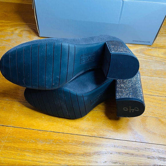 Size 8 | NWT Kenneth Cole Gray Sequin Heeled Boot - Picture 10 of 13